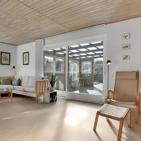 4 Bedroom Beautiful In Dom wakacyjny *
