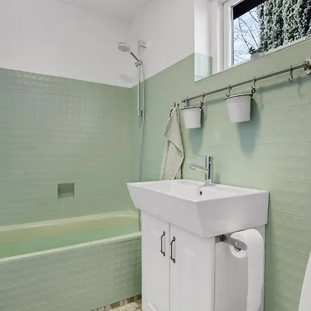 4 Bedroom Beautiful In Allinge-Sandvig