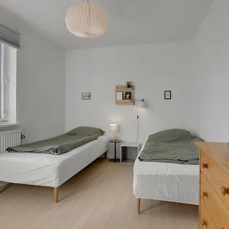 Dom wakacyjny 4 Bedroom Beautiful In
