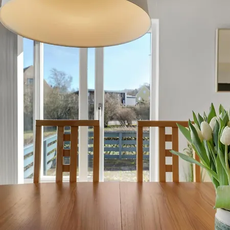 Dom wakacyjny 4 Bedroom Beautiful In Allinge-Sandvig