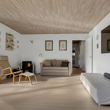 Dom wakacyjny 4 Bedroom Beautiful In