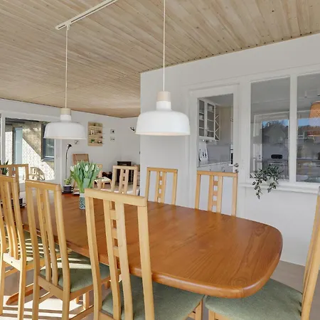 4 Bedroom Beautiful In Allinge-Sandvig